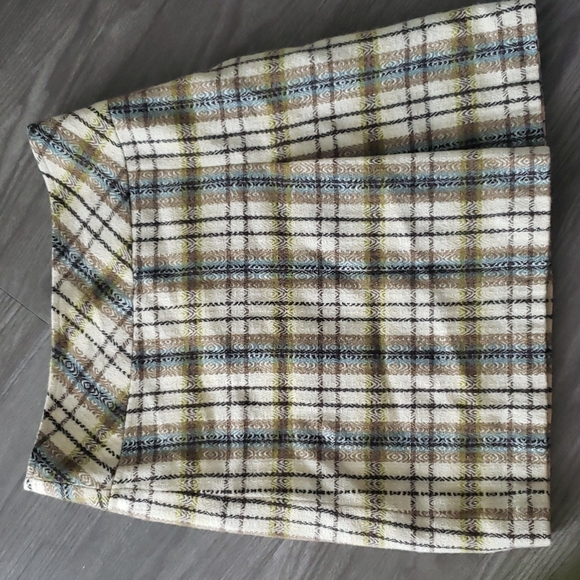 LOFT Dresses & Skirts - Used Loft short wool skirt.